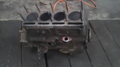 UAZ 452 Motor. benzin fűzött blokk hengerfej nélkül