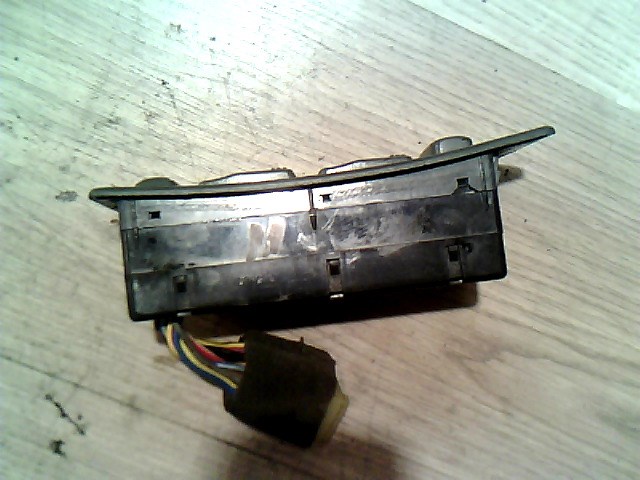 DAEWOO ESPERO Bal első ablakemelő kapcsoló 1. kép