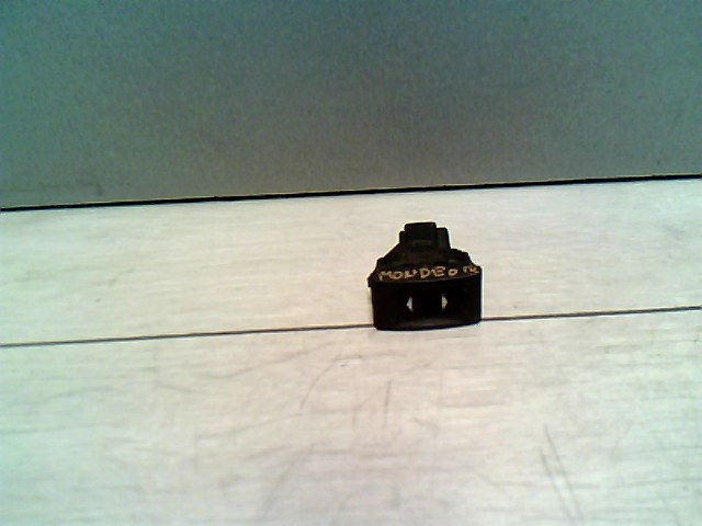 FORD MONDEO 01-07 Jobb hátsó ablakemelő kapcsoló 1. kép