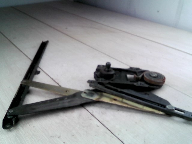 SUZUKI SWIFT 89-96 Jobb első ablakemelő szerkezet  1. kép