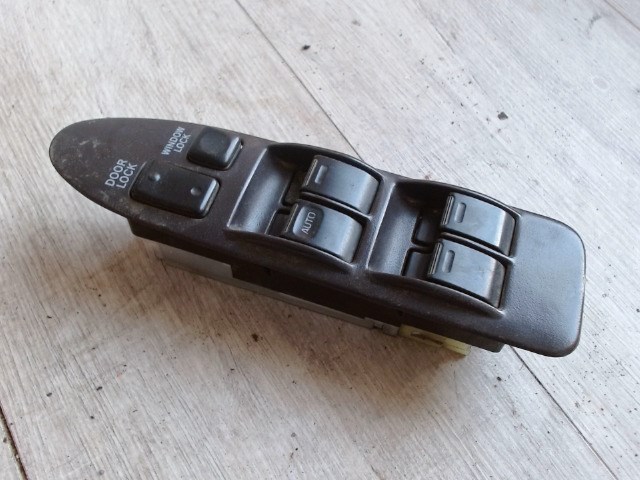 TOYOTA COROLLA AE/EE 92.05-97.04 Bal első ablakemelő kapcsoló 1. kép