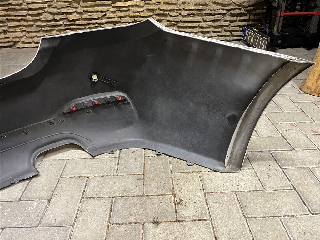 Sérülésmentes, gyári, 4-es BMW hátsó lökhárító 4. kép