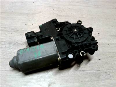 AUDI A4 94-98 Jobb első ablakemelő motor