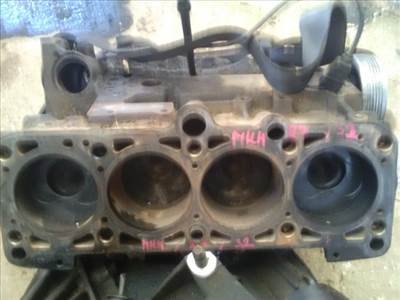 AUDI A4 98-01 Motor, diesel fűzött blokk hengerfej nélkül