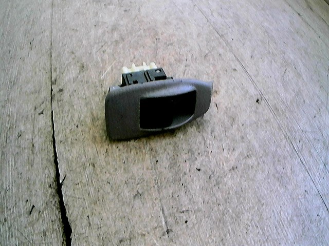 MAZDA PREMACY 99.01-05.10 Jobb hátsó ablakemelő kapcsoló 1. kép