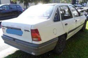 OPEL KADETT E TANKAJTÓ