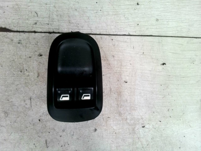 PEUGEOT 206 Bal első ablakemelő kapcsoló 1. kép
