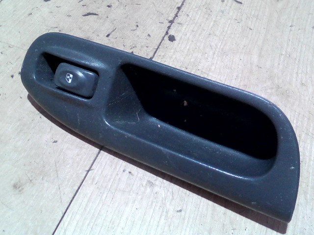 RENAULT MEGANE SCENIC 99-03 Jobb első ablakemelő kapcsoló 1. kép