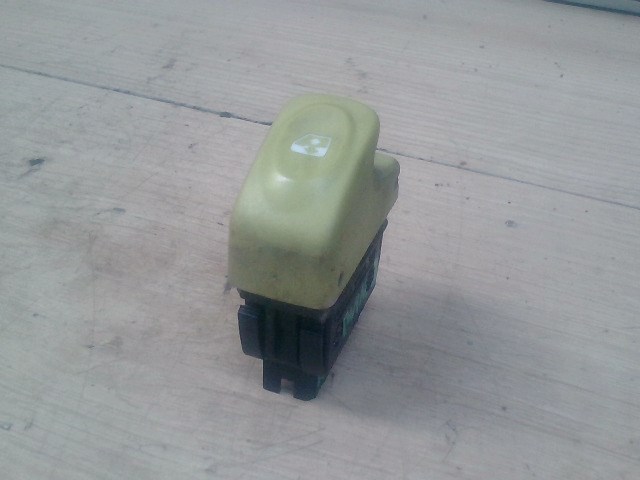 RENAULT TWINGO 98-07 Jobb első ablakemelő kapcsoló 1. kép