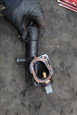 Audi A4/B8 2007-2013 2.0D CAGA  termosztátház 03L121132A