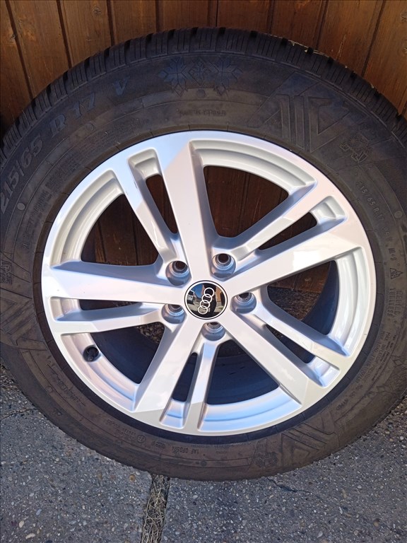 gyári 17 collos AUDI Q3 F3 alufelnik újszerű téligumikkal 2. kép