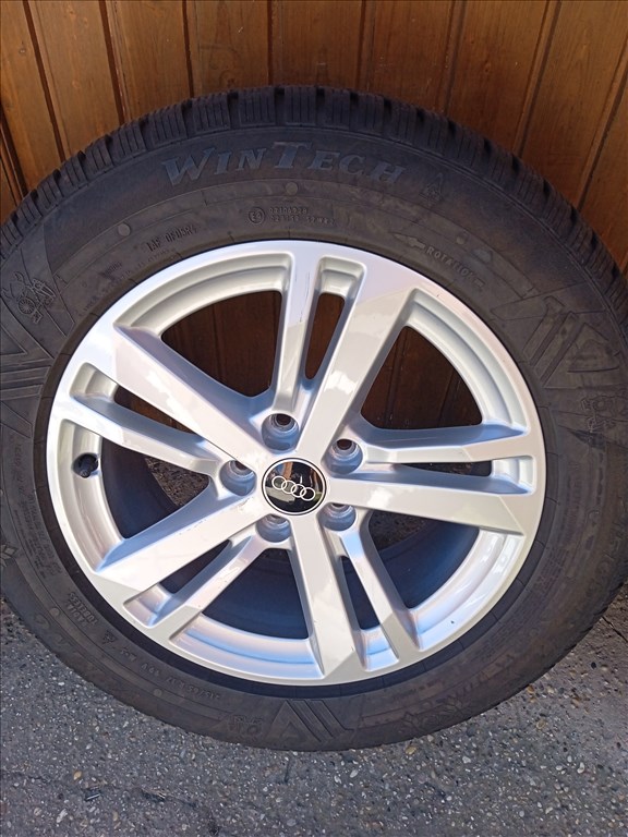 gyári 17 collos AUDI Q3 F3 alufelnik újszerű téligumikkal 3. kép