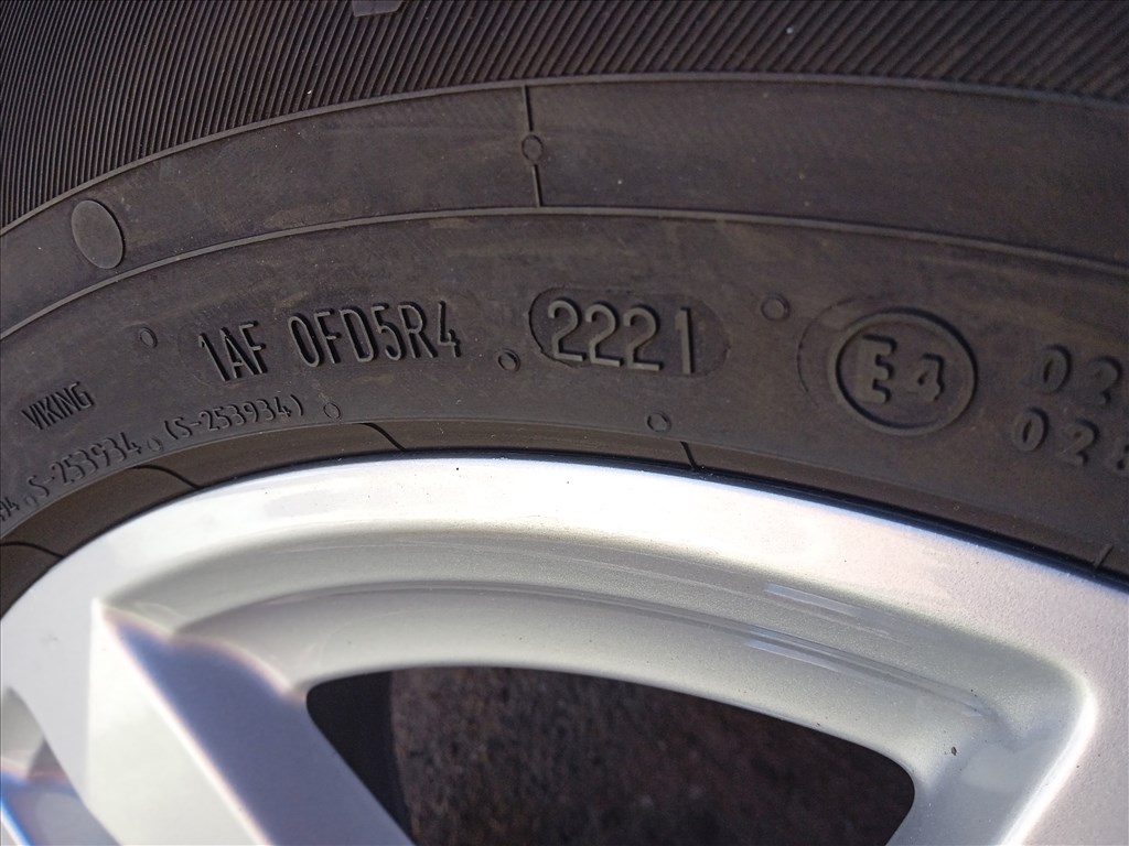 gyári 17 collos AUDI Q3 F3 alufelnik újszerű téligumikkal 6. kép