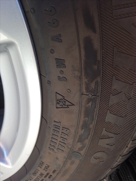 gyári 17 collos AUDI Q3 F3 alufelnik újszerű téligumikkal 7. kép