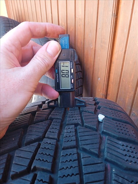 gyári 17 collos AUDI Q3 F3 alufelnik újszerű téligumikkal 12. kép