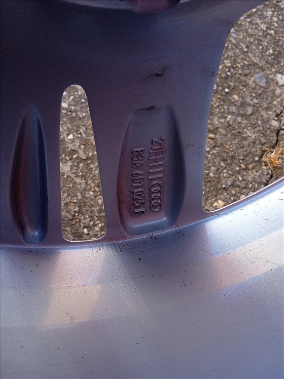 gyári 17 collos AUDI Q3 F3 alufelnik újszerű téligumikkal 13. kép