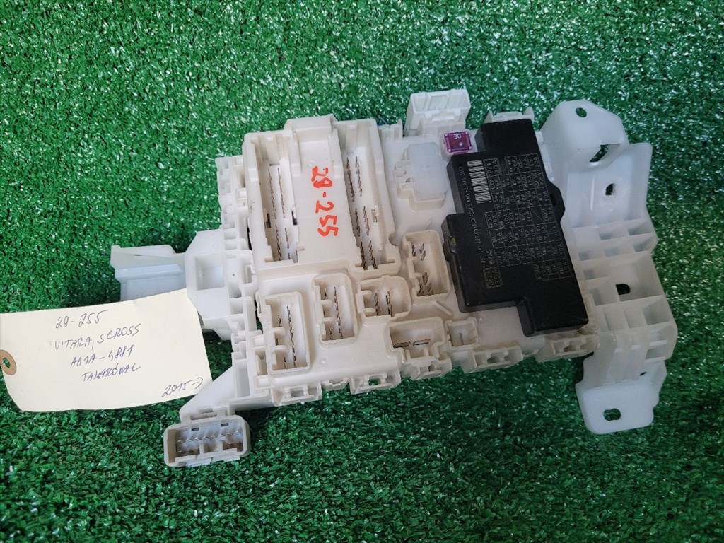 SUZUKI VITARA Biztosítéktábla Utastér AA1A4881 1. kép