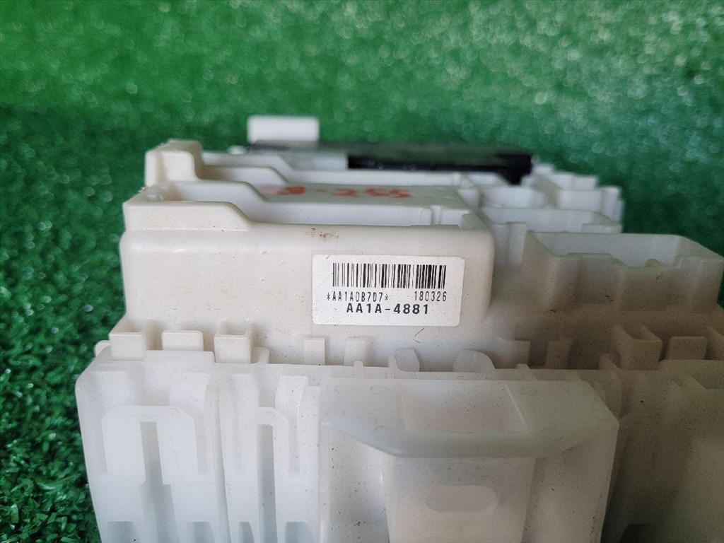 SUZUKI VITARA Biztosítéktábla Utastér AA1A4881 3. kép