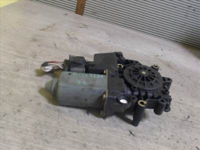 AUDI A4 94-98 Jobb első ablakemelő motor