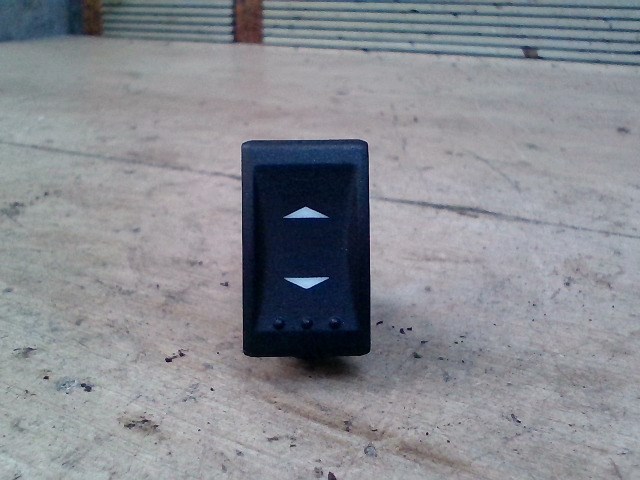 FORD MONDEO 01-07 Jobb hátsó ablakemelő kapcsoló 1. kép