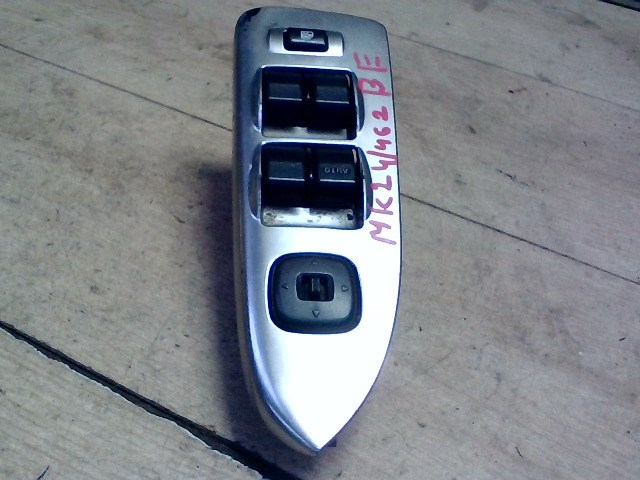 MAZDA PREMACY 99.01-05.10 Bal első ablakemelő kapcsoló 1. kép