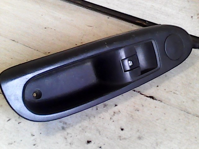 RENAULT CLIO 06-09 Jobb első ablakemelő kapcsoló 1. kép