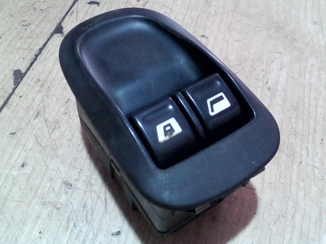 RENAULT EXPERT 1995.09.01-2003.12.31 Bal első ablakemelő kapcsoló 1. kép