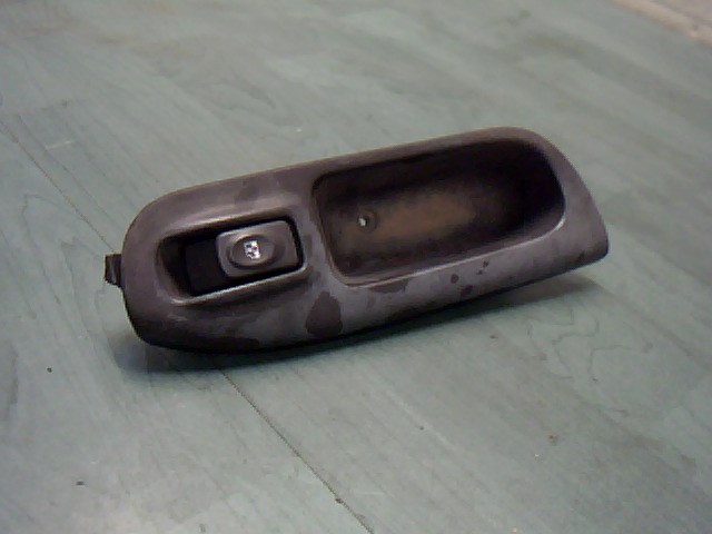 RENAULT MEGANE SCENIC 99-03 Jobb első ablakemelő kapcsoló 1. kép