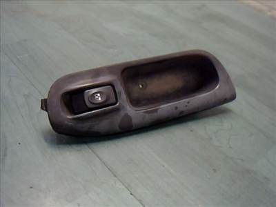 RENAULT MEGANE SCENIC 99-03 Jobb első ablakemelő kapcsoló