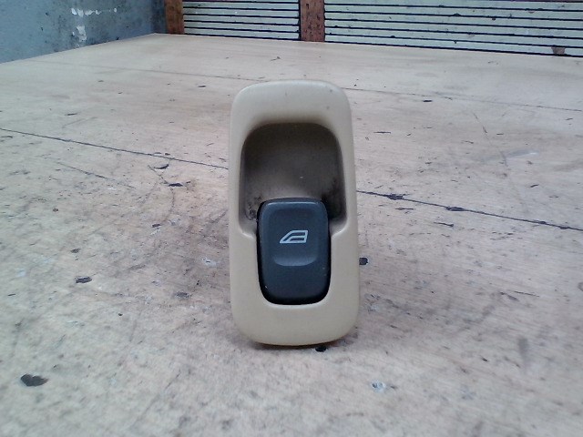 VOLVO S80 98.05.01-06.02.28 Jobb hátsó ablakemelő kapcsoló 1. kép