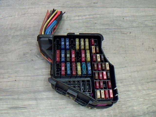 VOLKSWAGEN GOLF IV. Biztosítéktábla BCM BSI BSM SAM GEM modul  1. kép