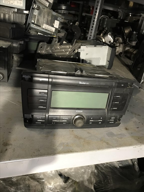 Skoda Octavia II fejegység  1z0035161a 1. kép