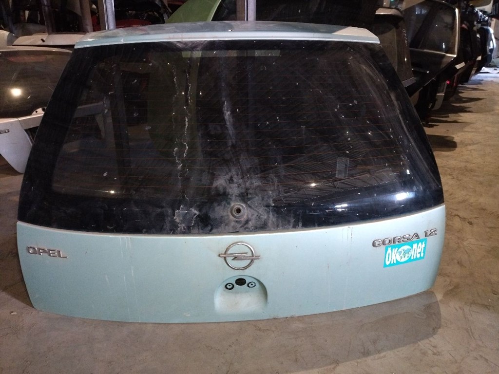 Opel Corsa C csomagtérajtó üresen 1. kép