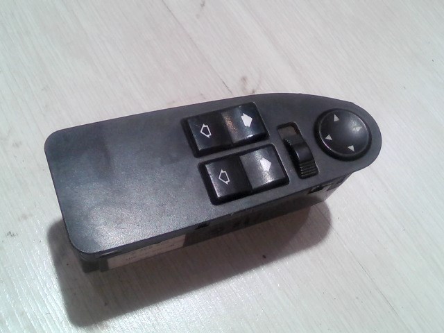 BMW E39 95-03 Bal első ablakemelő kapcsoló 1. kép