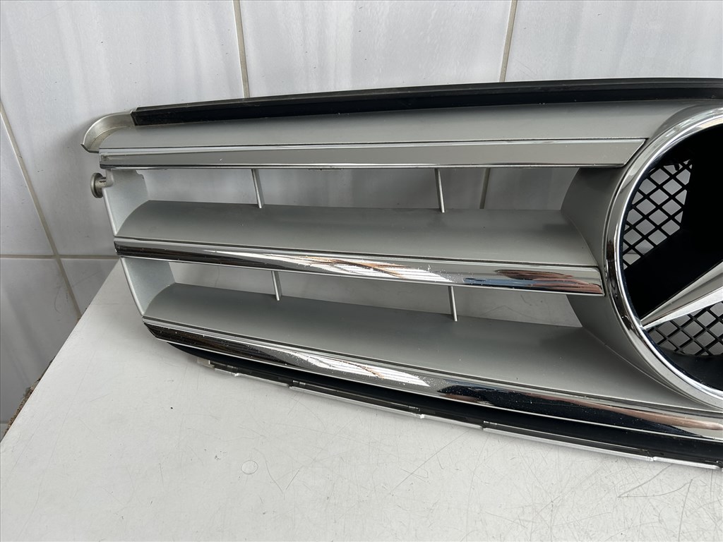 Mercedes C-osztály W204 díszrács Avantgard (facelift előtti) 3. kép