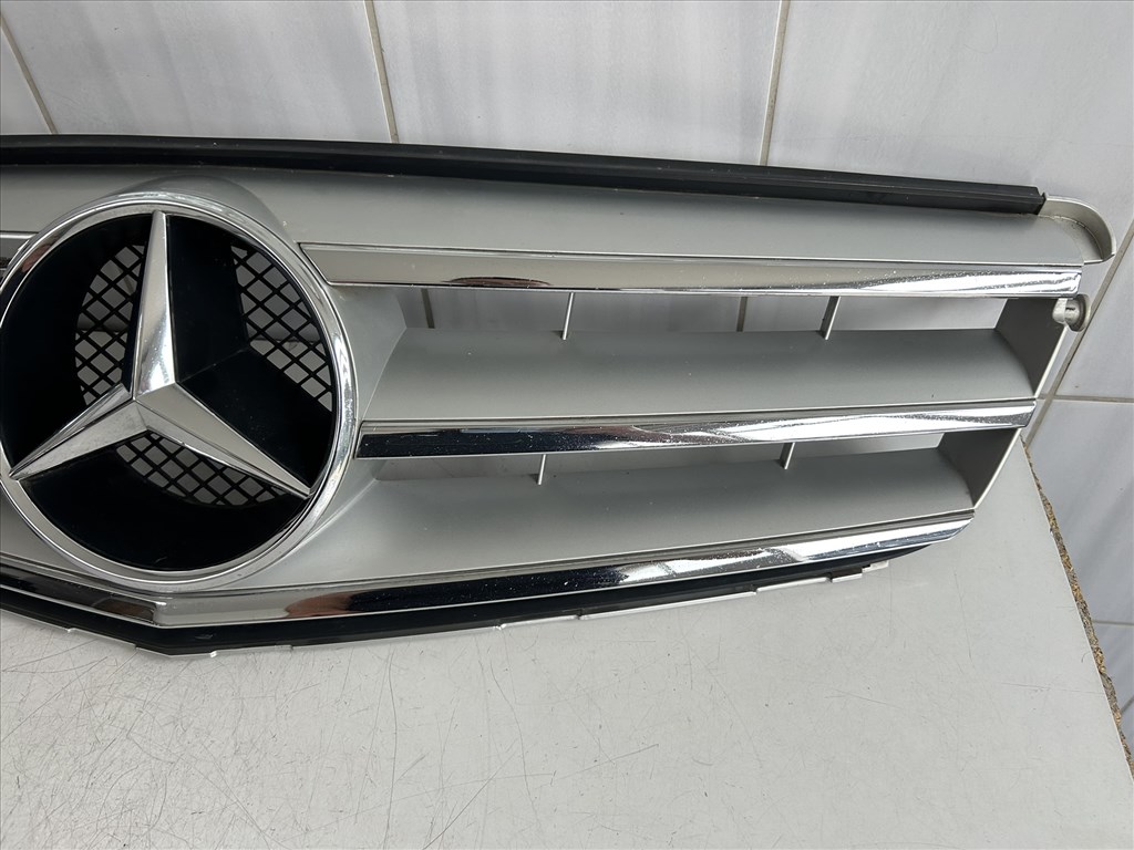 Mercedes C-osztály W204 díszrács Avantgard (facelift előtti) 4. kép