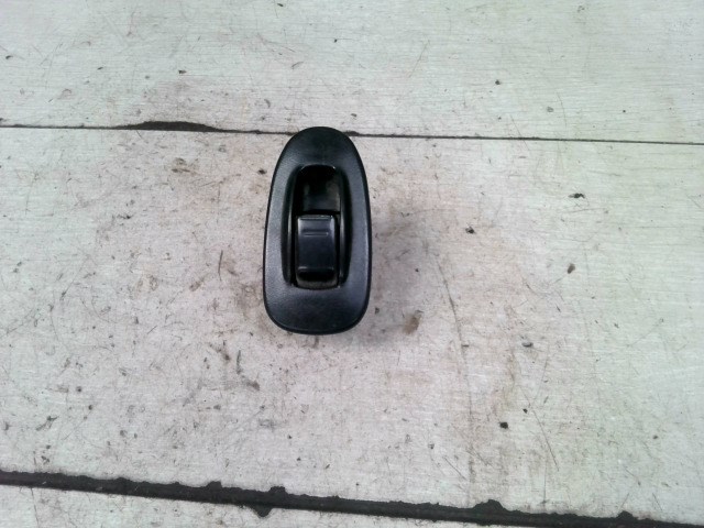 KIA SHUMA Bal hátsó ablakemelő kapcsoló 1. kép