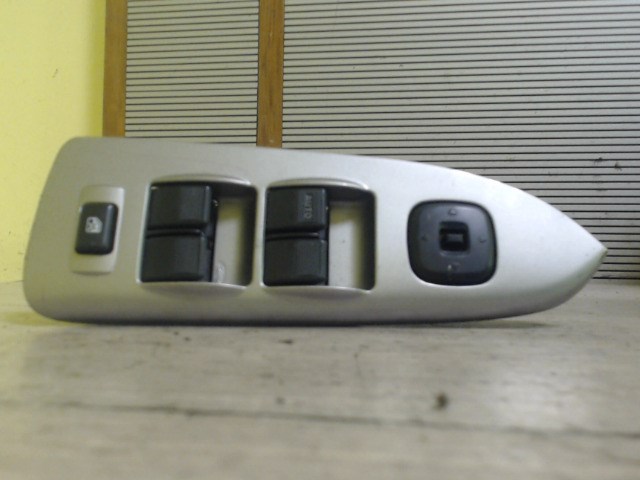 MAZDA PREMACY 99.01-05.10 Bal első ablakemelő kapcsoló 1. kép