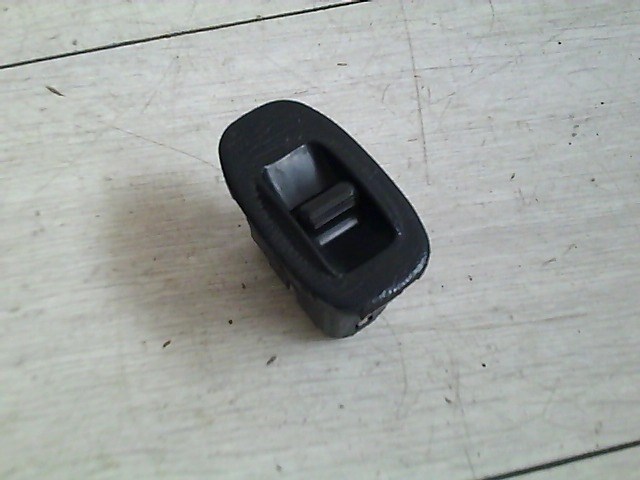 TOYOTA CARINA E 92.04-97.07 Jobb első ablakemelő kapcsoló 1. kép