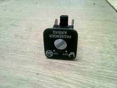 TOYOTA IQ 2009.01.01- Légzsák kapcsoló