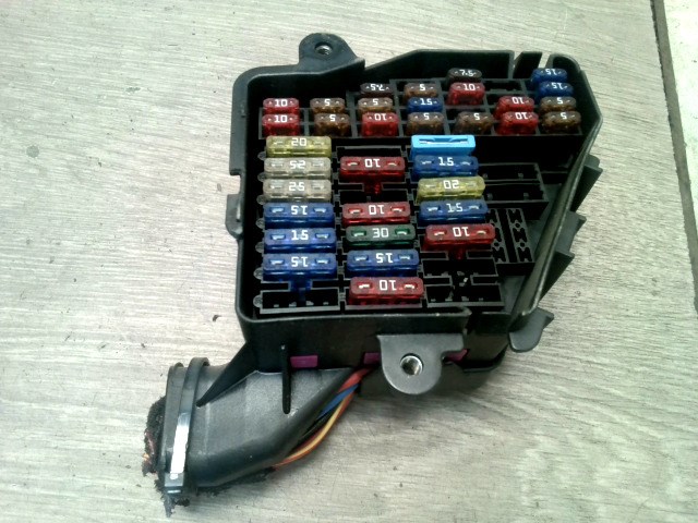 VOLKSWAGEN GOLF IV. Biztosítéktábla BCM BSI BSM SAM GEM modul  1. kép