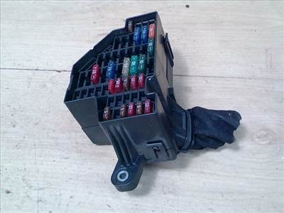 VOLKSWAGEN Golf V. 2003.10 - 2008.09 Biztosítéktábla BCM BSI BSM SAM GEM modul Utastér