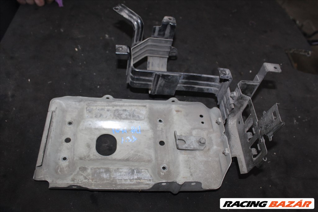 Suzuki Ignis II (2004 - 2006) 1.3D akkumlátor tartó  1. kép