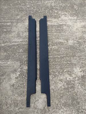 Mercedes Vito tolóajtó belépő müanyag eladó!