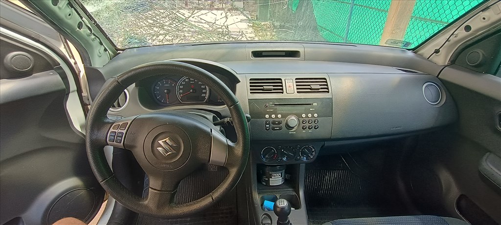 Eladó Suzuki Swift 1.3 (1328 cm³, 92 PS) 5. kép