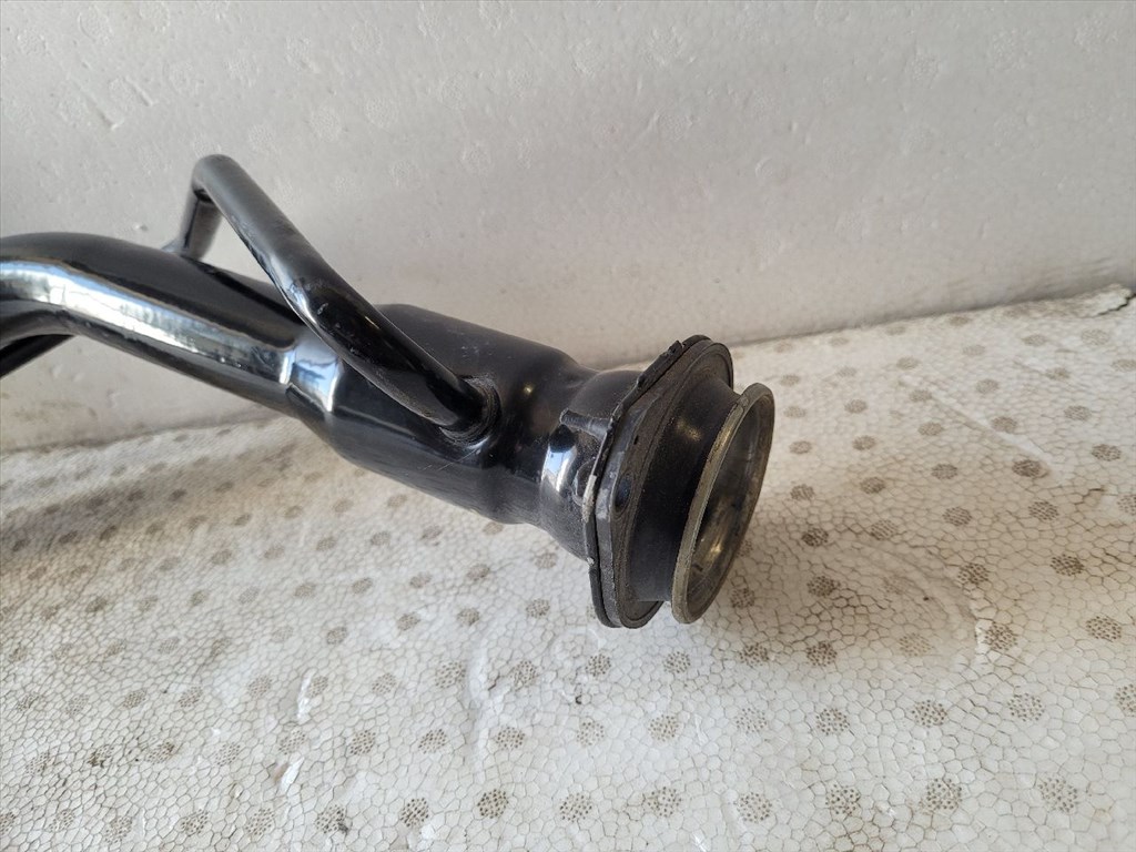 SUZUKI VITARA Tankbetöltő Cső (Fém) 8921061MA0 4093102 3. kép