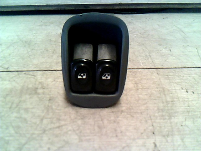 RENAULT MEGANE SCENIC 97-99 Bal első ablakemelő kapcsoló 1. kép