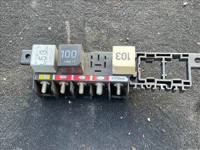 Volkswagen Golf IV Biztosítéktábla Motortér 8l0941822 150304172538