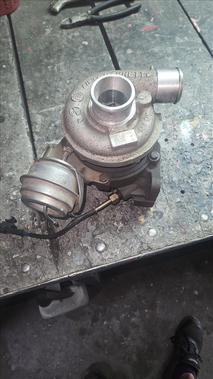 Kia Cee'd (JD) sw 1.6 CRDi 128 feltöltő  282012a701 1. kép