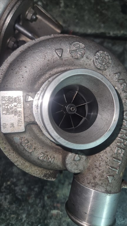 Kia Cee'd (JD) sw 1.6 CRDi 128 feltöltő  282012a701 2. kép